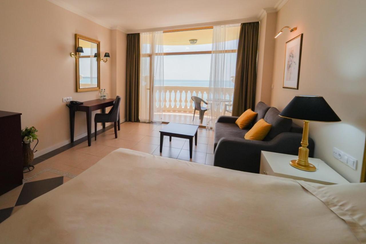 Superior Double Room with Sea View and Balcony (2 Adults + 2 Children)