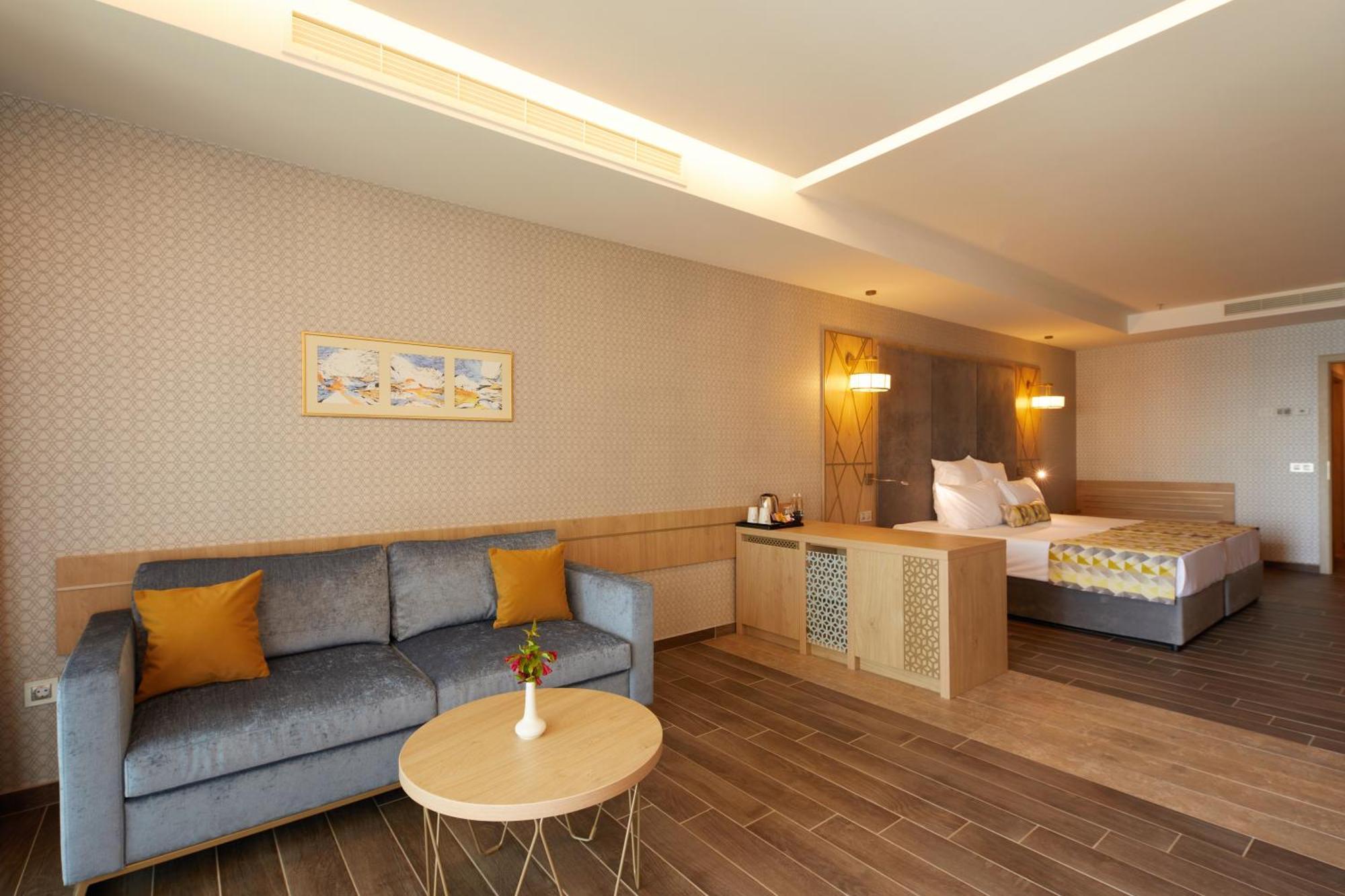 Junior Suite Frontal Sea View,1558893511:JPEG