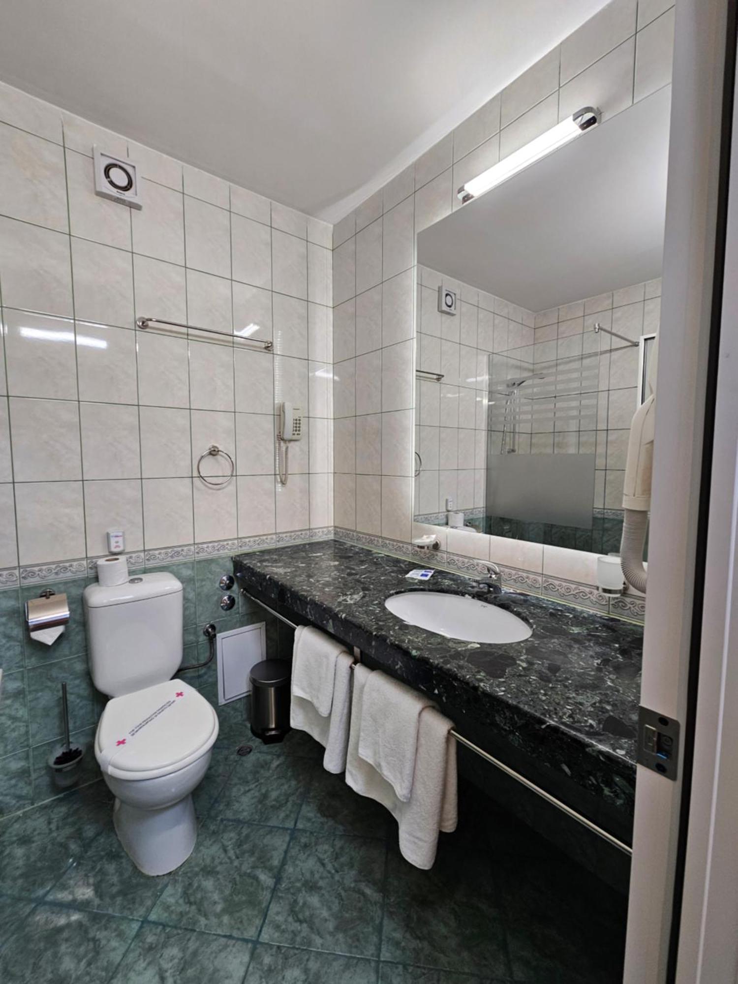 Deluxe Double Room Balcony,1669011656:JPEG